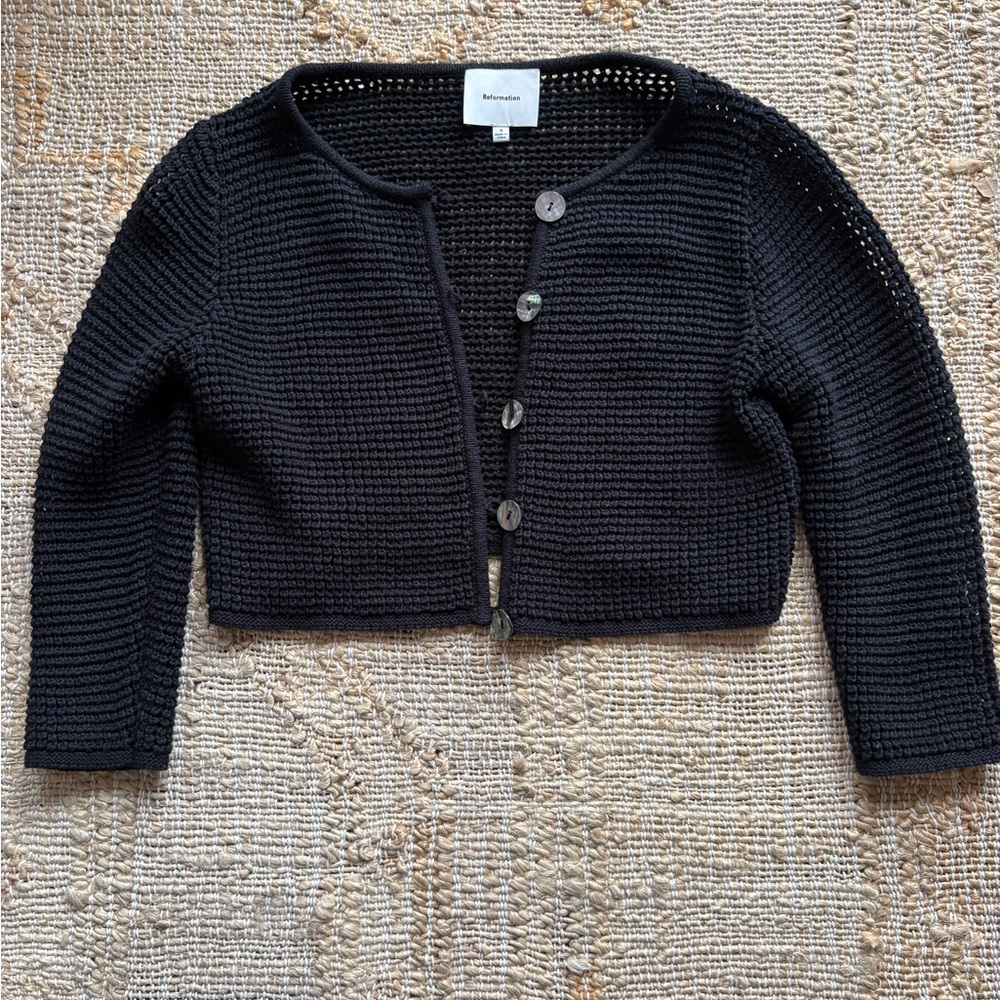 Reformation Croissant Cropped Cardigan in Black. Small